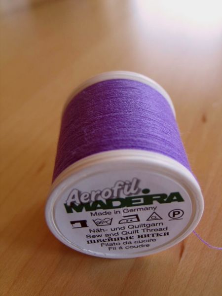 Madeira Aerofil, No.120 400m, Farbe 8320, lila